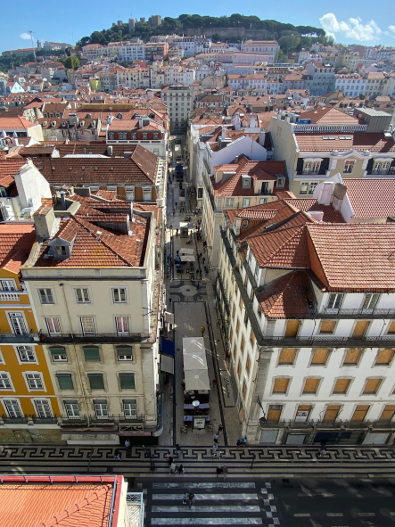 Vogelperspektive auf die Altstadt in Lissabon