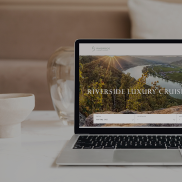 Beige Weiß Modern Minimalist Laptop Mockup Webseite Produkt Launch Instagram Post 1