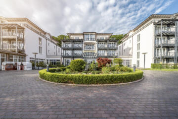 Grandhotel binz außenaufnahme haupteingang03