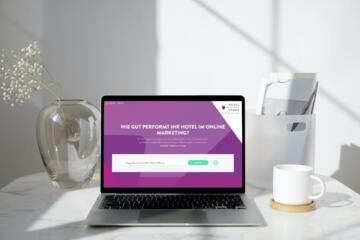 Laptop der die Hotel Digital Score Website zeigt